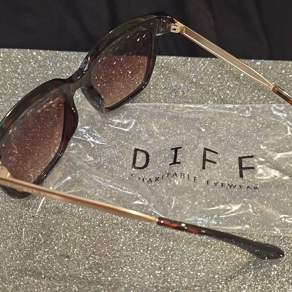 Diff Eyewear Hailey Sunglasses- Dunmor Tortoise Brown Gradient - Picture 6 of 9